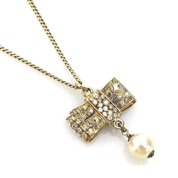 CHANEL White Pearl Logo Necklace - Picture 1 of 5